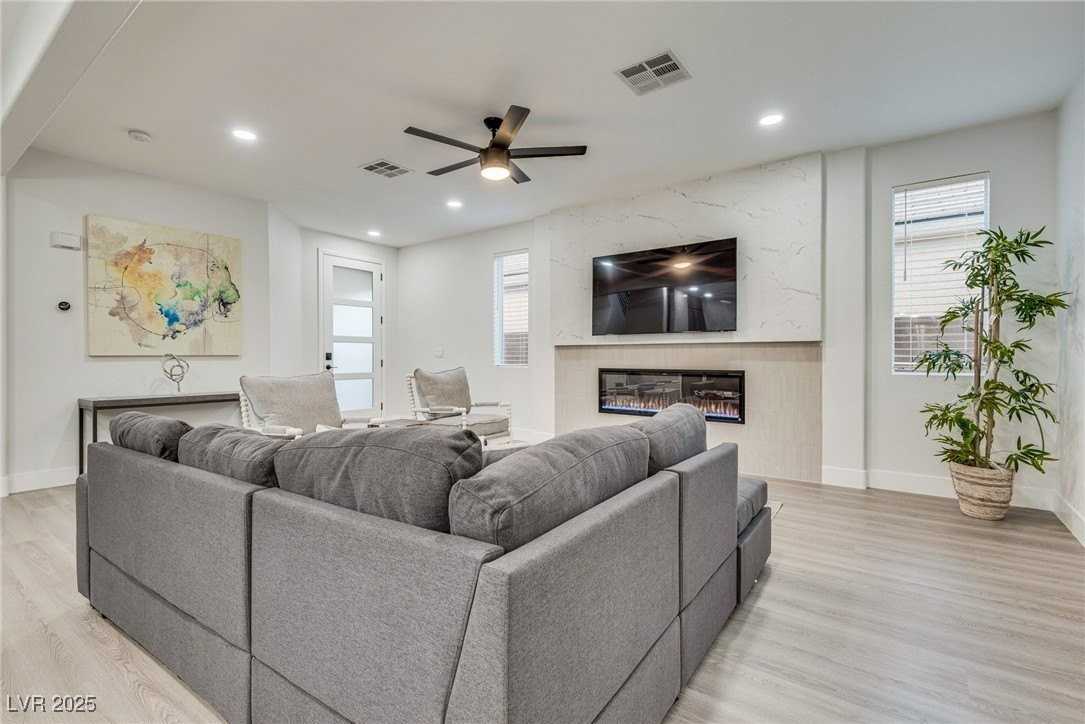 11086 Evvie Ln - Photo 2 of 42