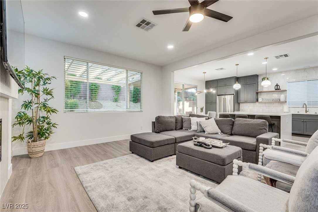 11086 Evvie Ln - Photo 4 of 42