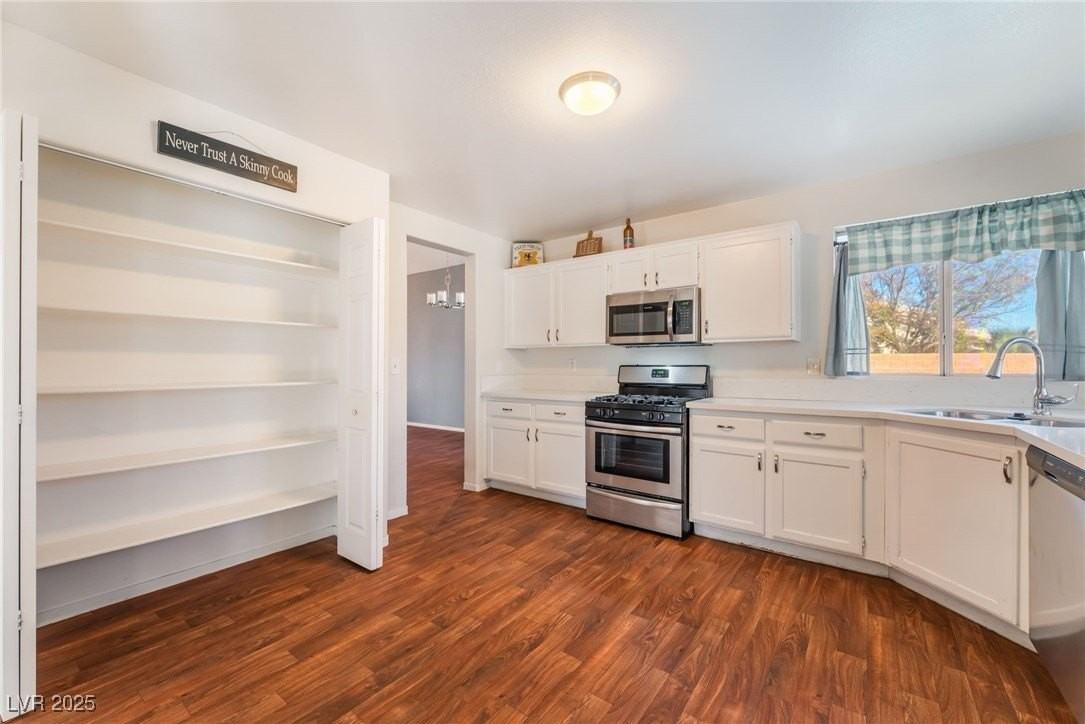 8401 Cinnamon Hill Avenue - Photo 5 of 24