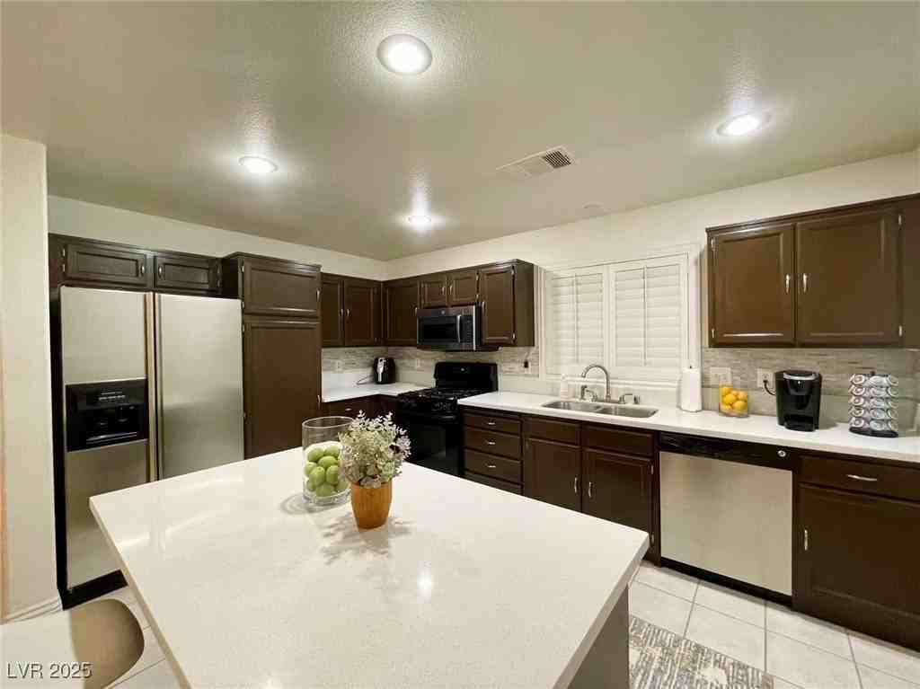 9411 Pioneer Avenue - Photo 5 of 18