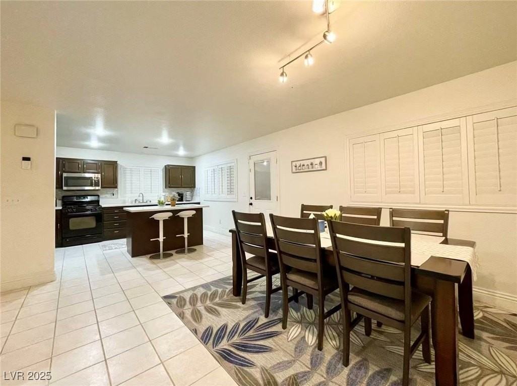 9411 Pioneer Avenue - Photo 6 of 18