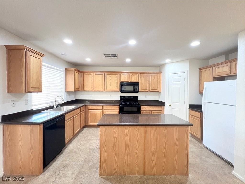 8815 Lost Forest St - Photo 5 of 32