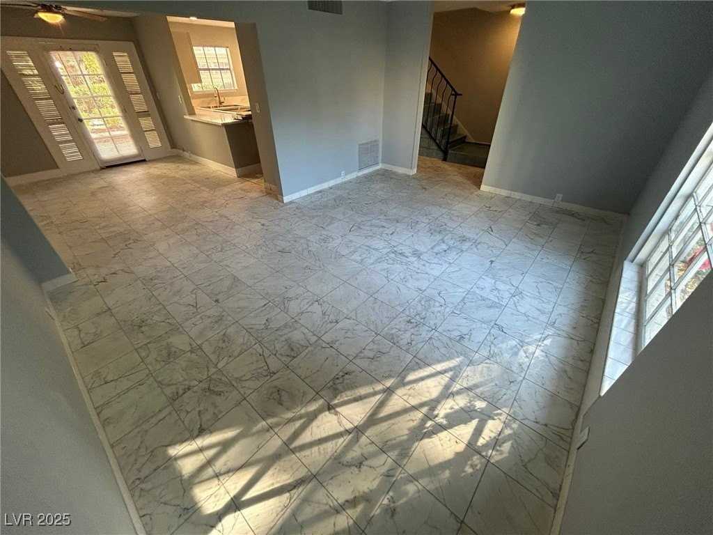 596 Tam O Shanter - Photo 4 of 26