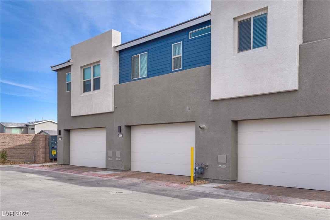 9812 Kings Glen St - Photo 4 of 34