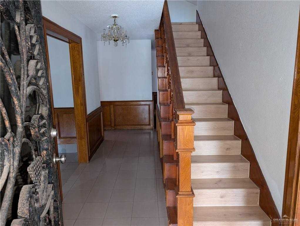 907 South 20th Avenue - Photo 7 of 10