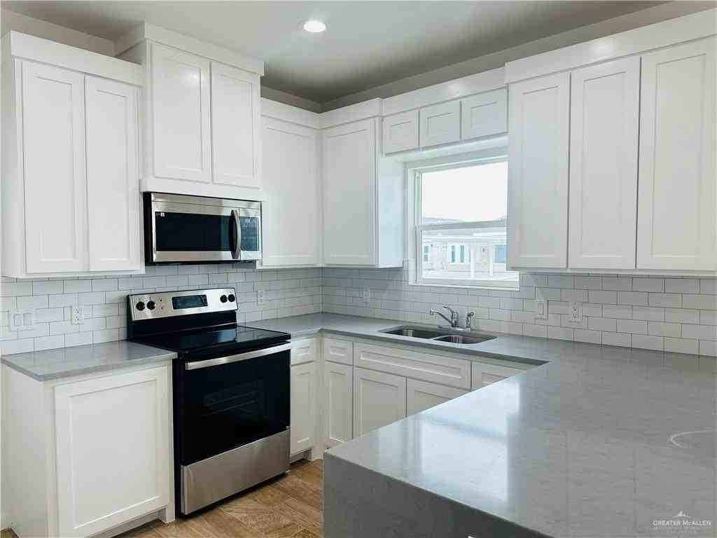 Clarence Avenue #4 - Photo 4 of 10