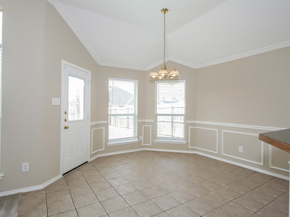 4504 Emerald Leaf Drive - Photo 4 of 12