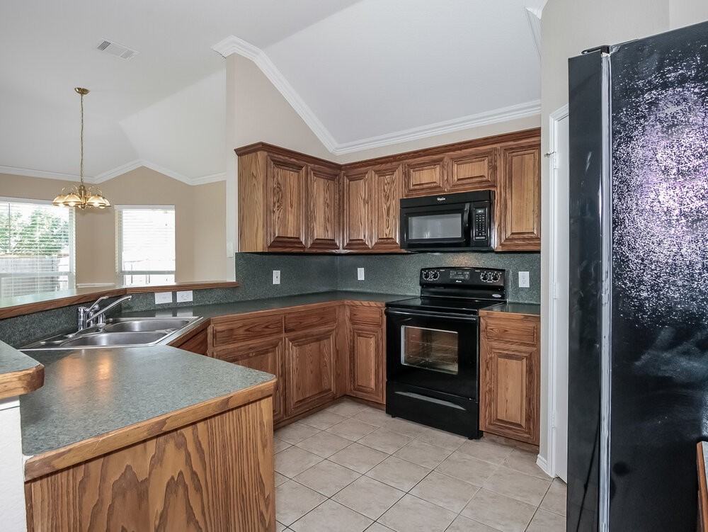 4504 Emerald Leaf Drive - Photo 5 of 12