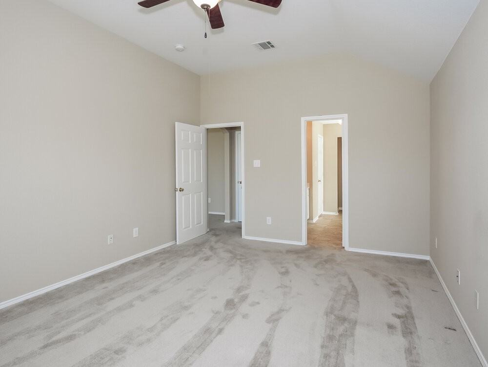 4504 Emerald Leaf Drive - Photo 6 of 12