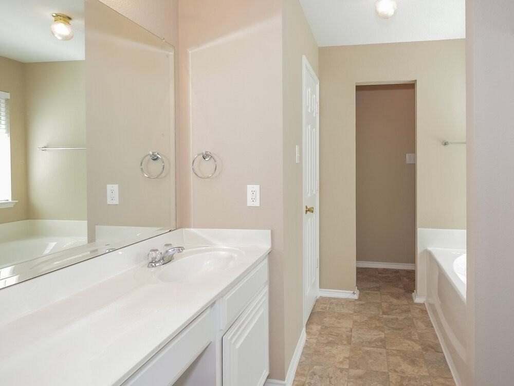 4504 Emerald Leaf Drive - Photo 7 of 12