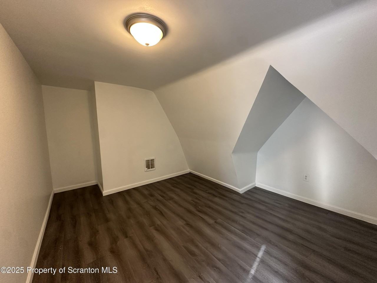 16 Sterling Avenue - Photo 3 of 8