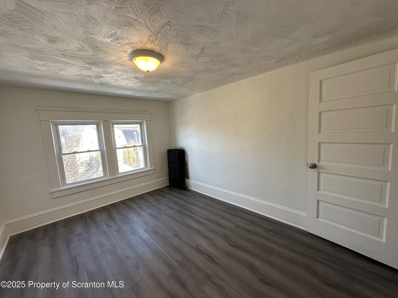 16 Sterling Avenue - Photo 4 of 8