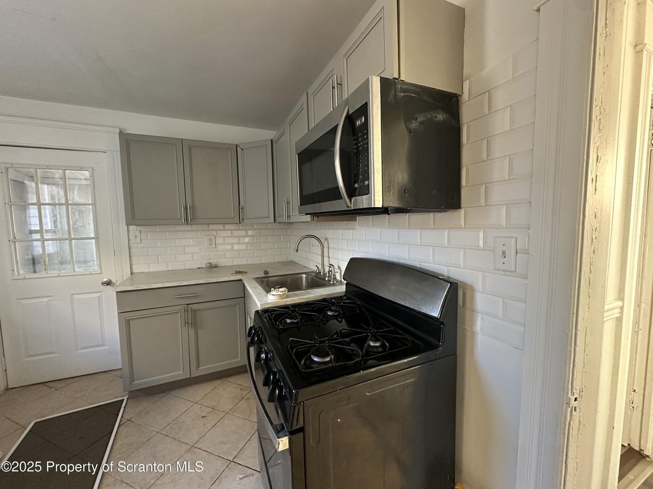 16 Sterling Avenue - Photo 7 of 8