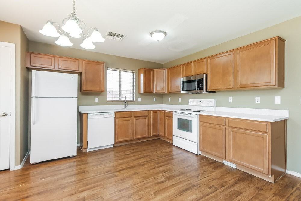 3301 West Carlos Lane - Photo 7 of 17