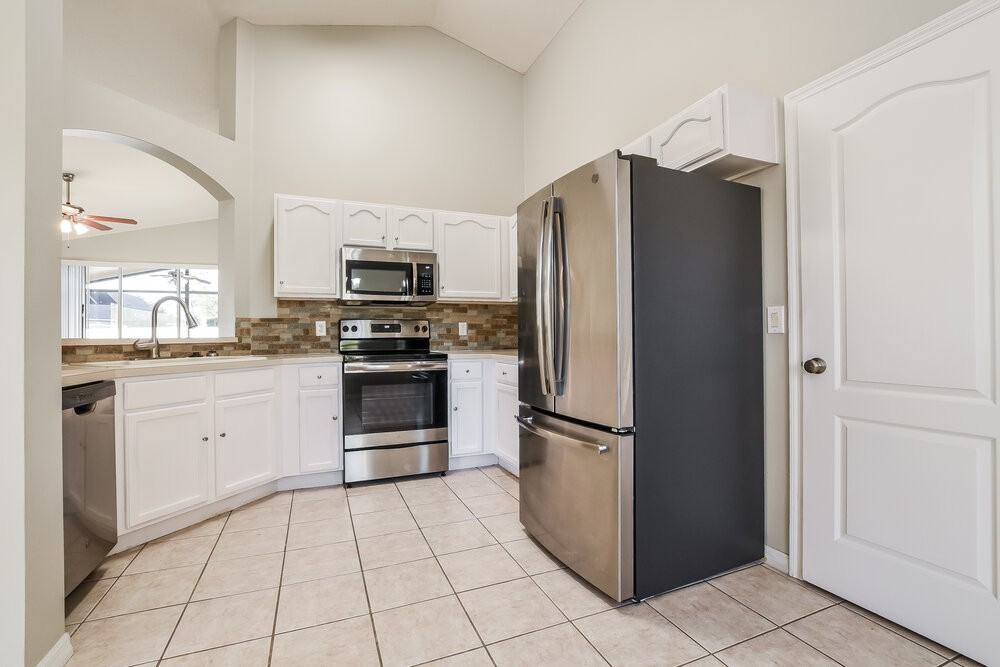 2613 Deck Avenue - Photo 6 of 16