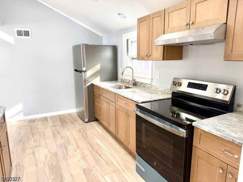 30 Wantage Ave - Photo 2 of 20