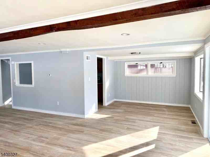 30 Wantage Ave - Photo 4 of 20