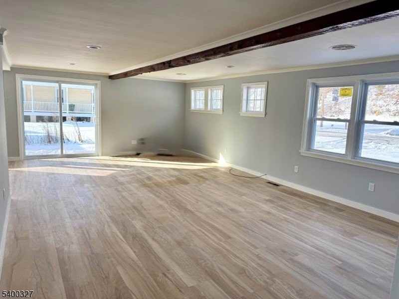 30 Wantage Ave - Photo 6 of 20