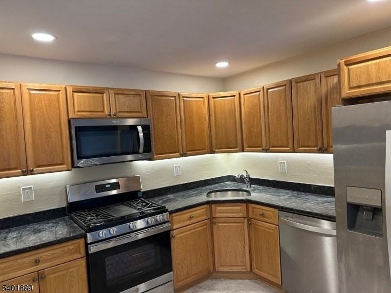 236 Irving Place - Photo 4 of 18