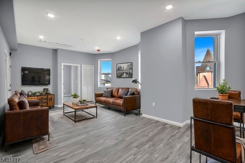 155 Clifton Ave - Photo 7 of 19