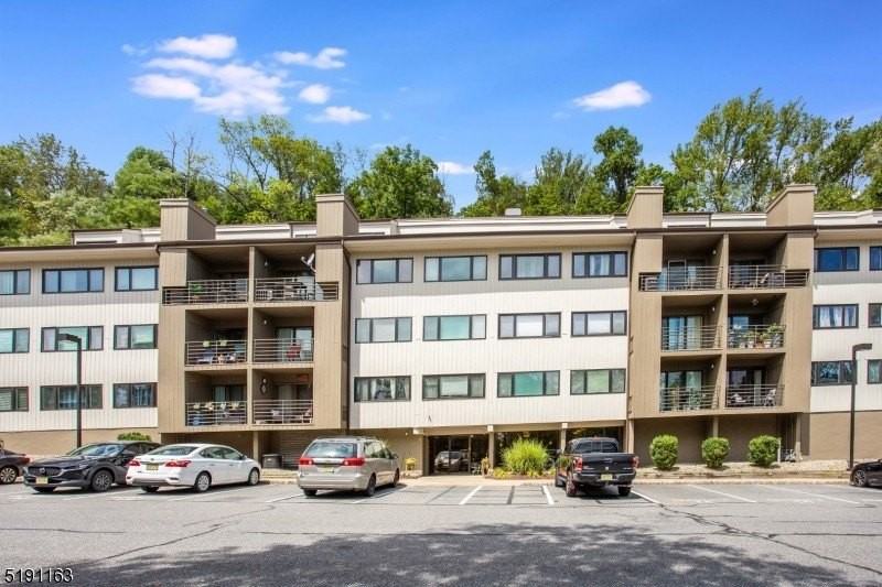 41 Mount Kemble Avenue #208 - Photo 4 of 32