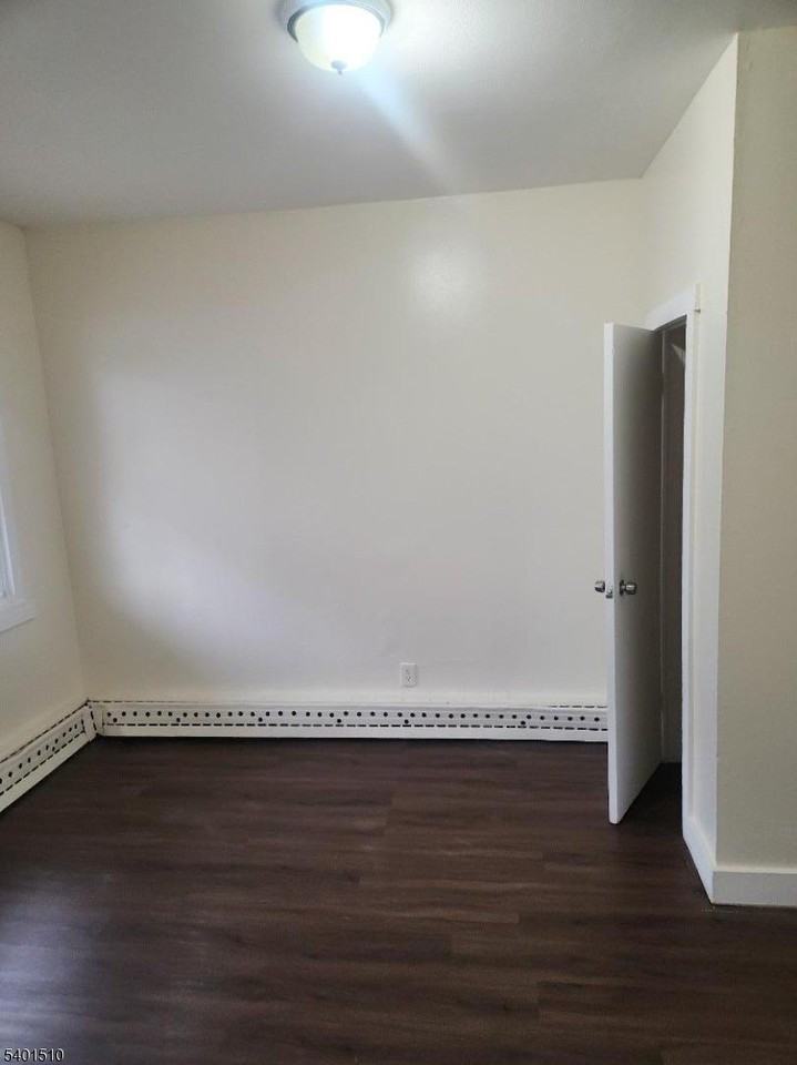 343 Market Street #3R - Photo 4 of 7