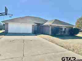 featured image of 923 Redbud Place