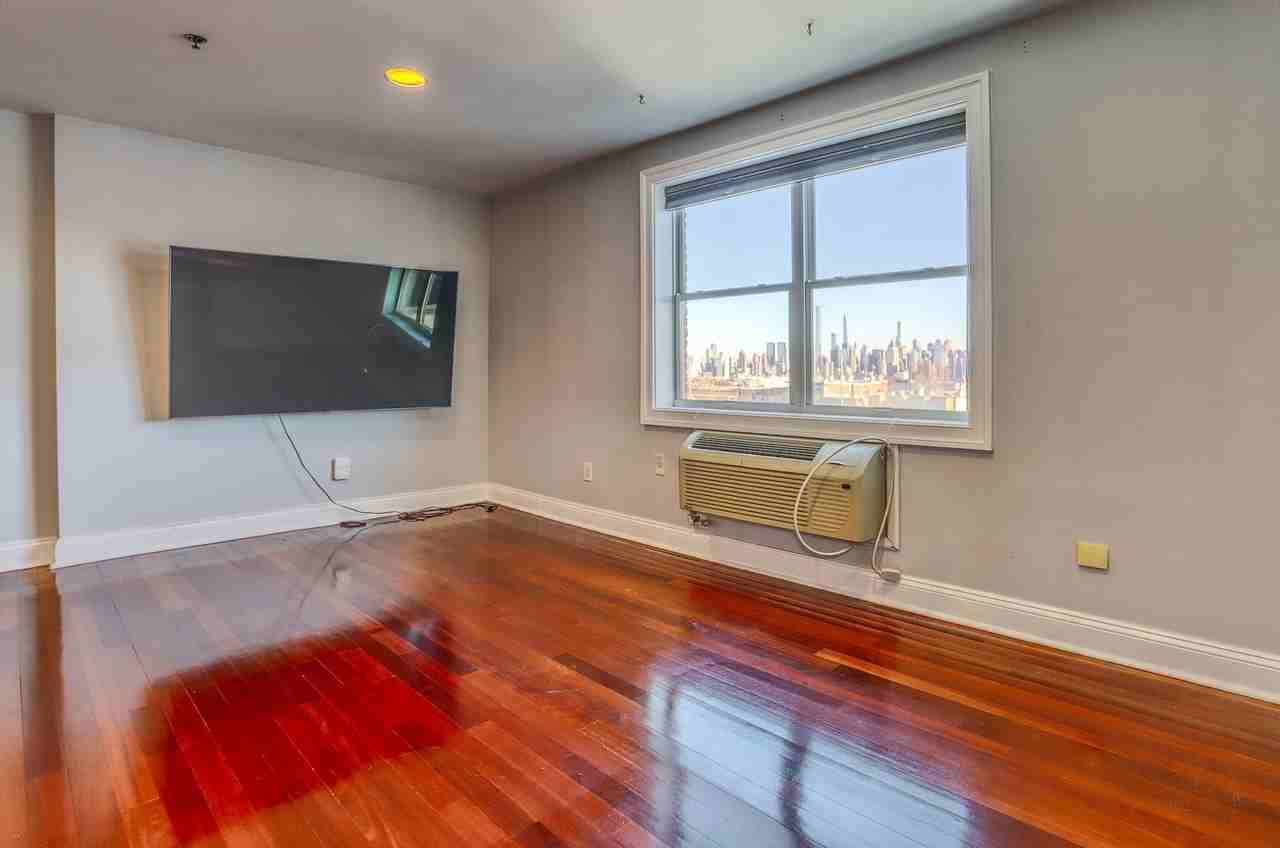 1720 New York Avenue #406 - Photo 6 of 21