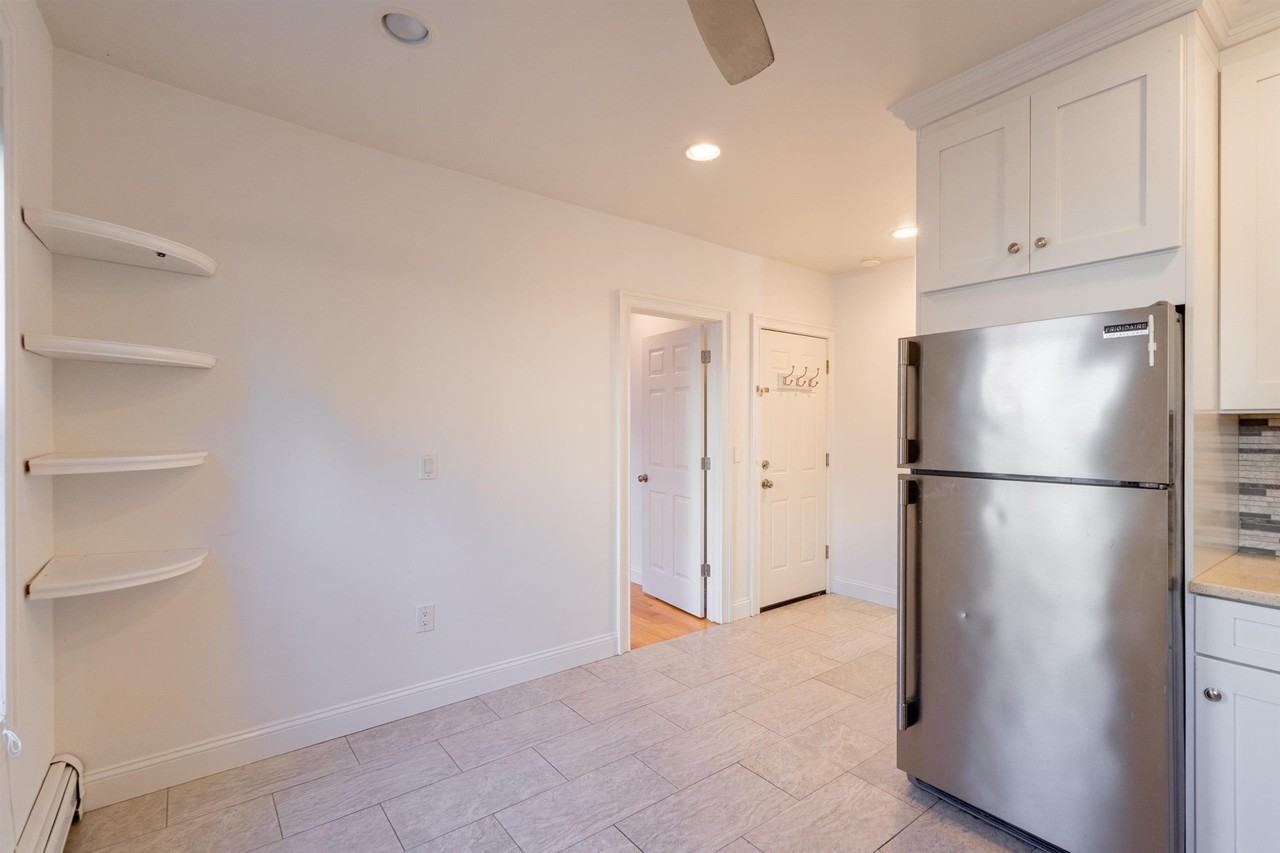 14 Coles St #2 - Photo 4 of 12