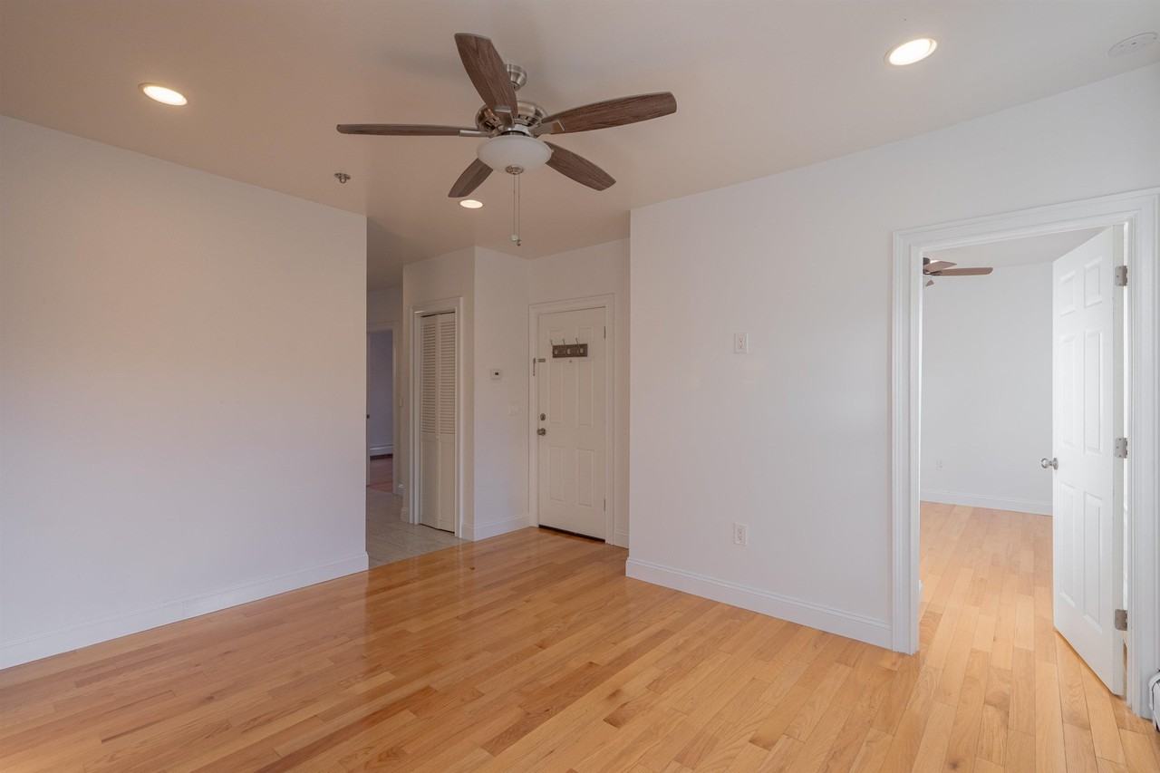 14 Coles St #2 - Photo 6 of 12