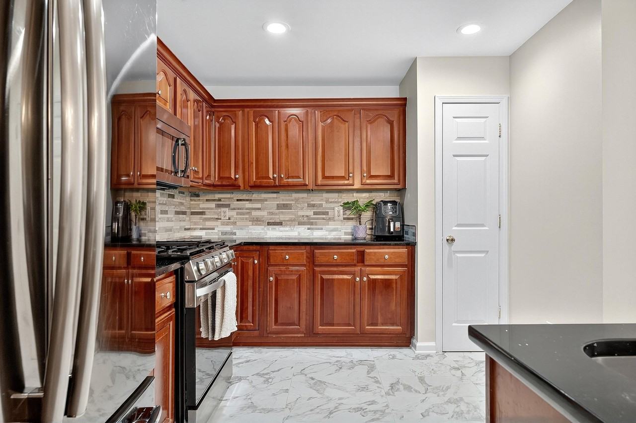 34 Marina Drive - Photo 3 of 29