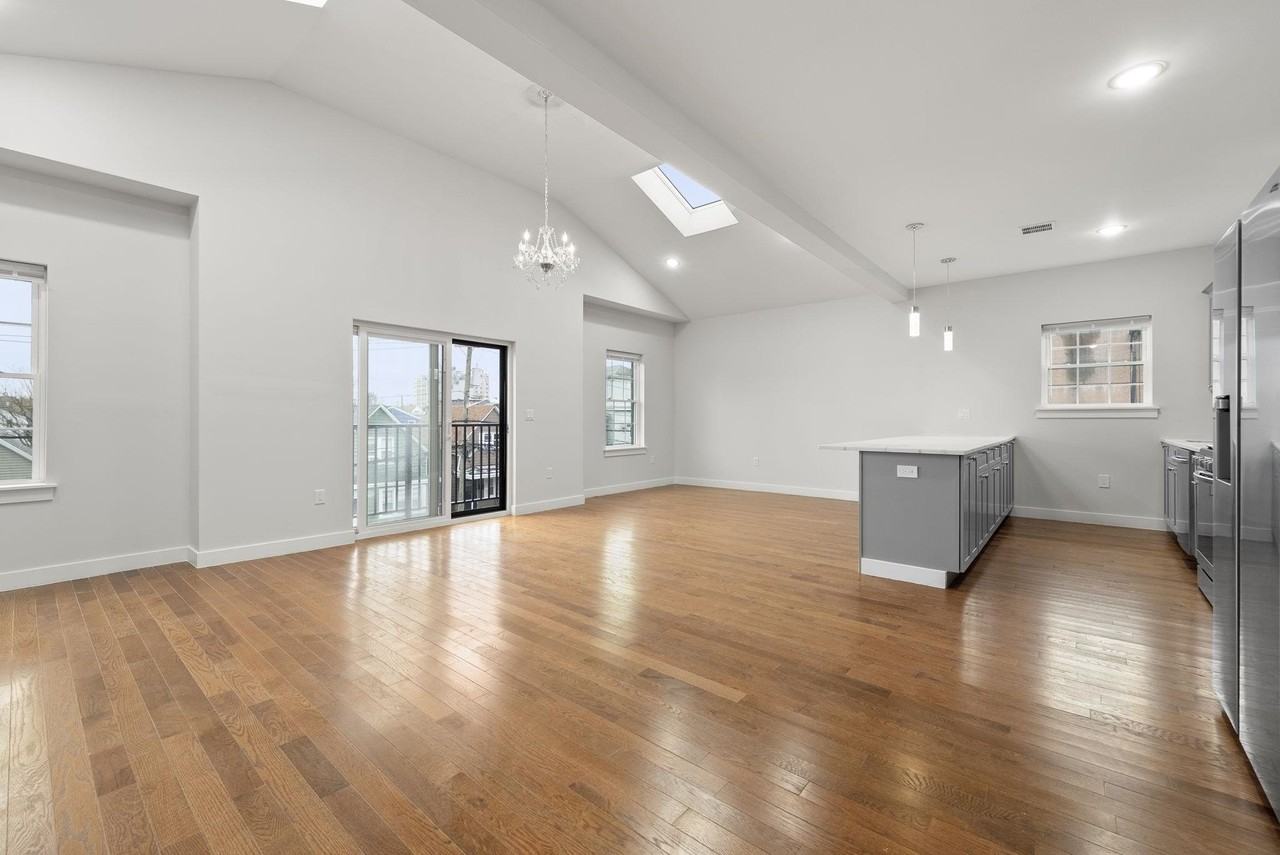 41 East 16th Street #2 - Photo 4 of 28