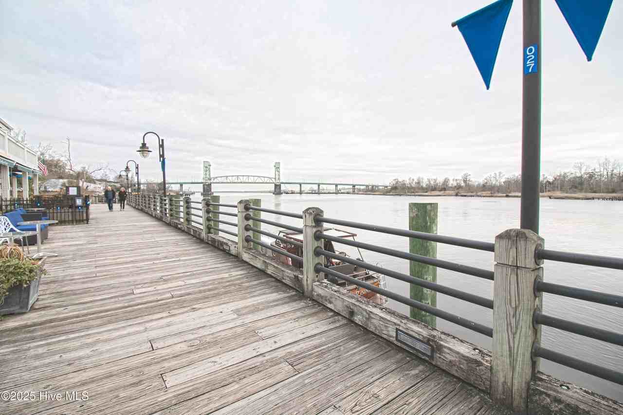 212 South Water Street - Photo 4 of 50