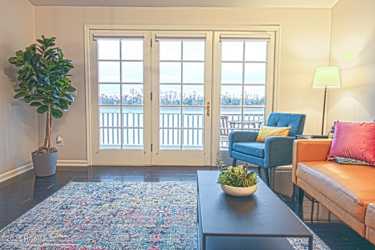 212 South Water Street - Photo 5 of 50