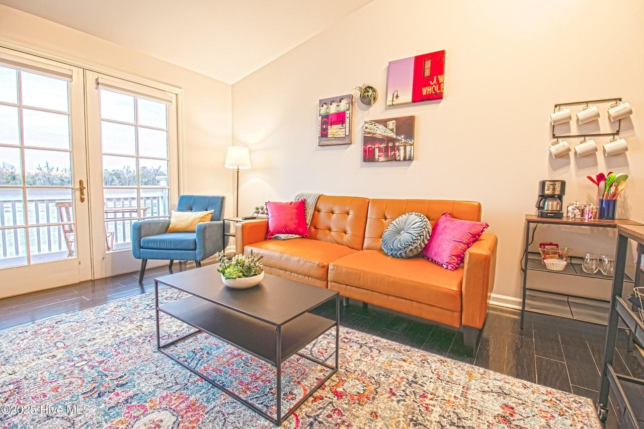 212 South Water Street - Photo 6 of 50