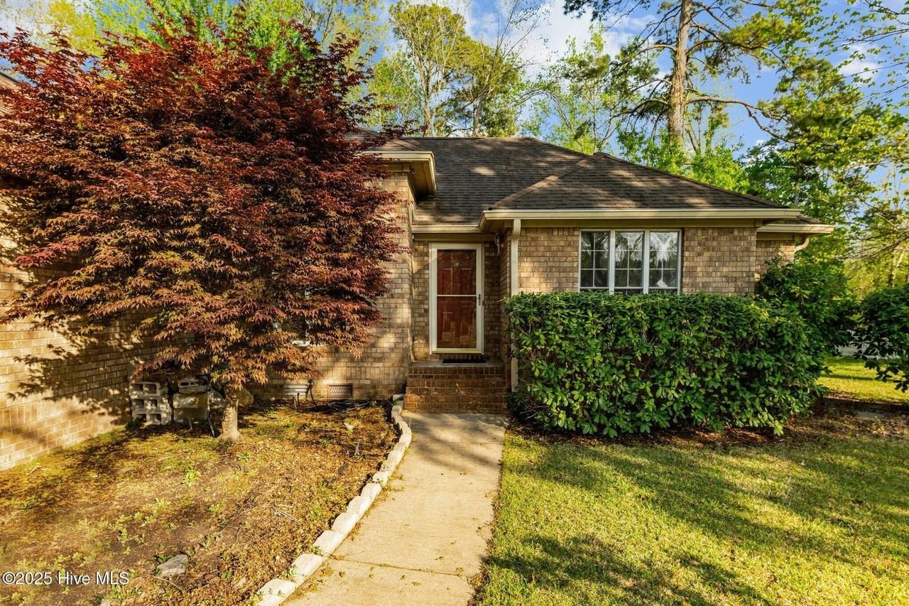 131 Norbury Drive - Photo 2 of 30