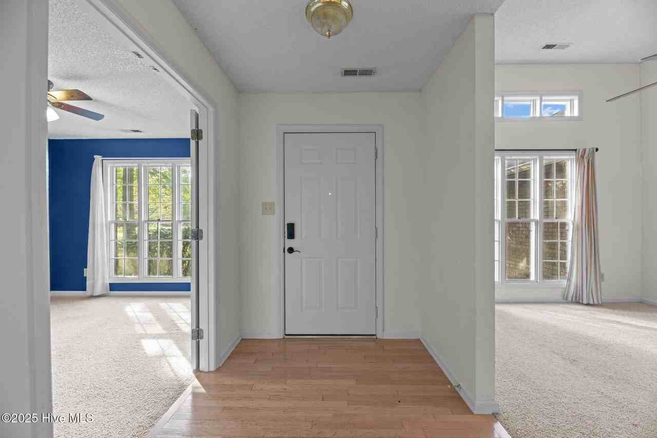 131 Norbury Drive - Photo 4 of 30