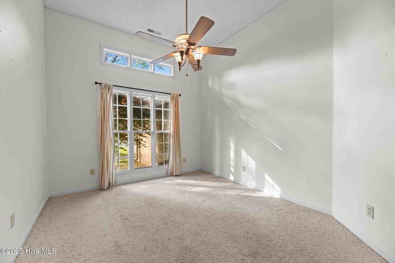 131 Norbury Drive - Photo 6 of 30