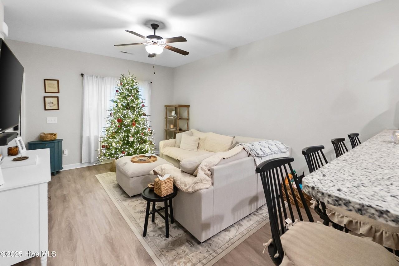 72 Catalina Cir - Photo 4 of 36