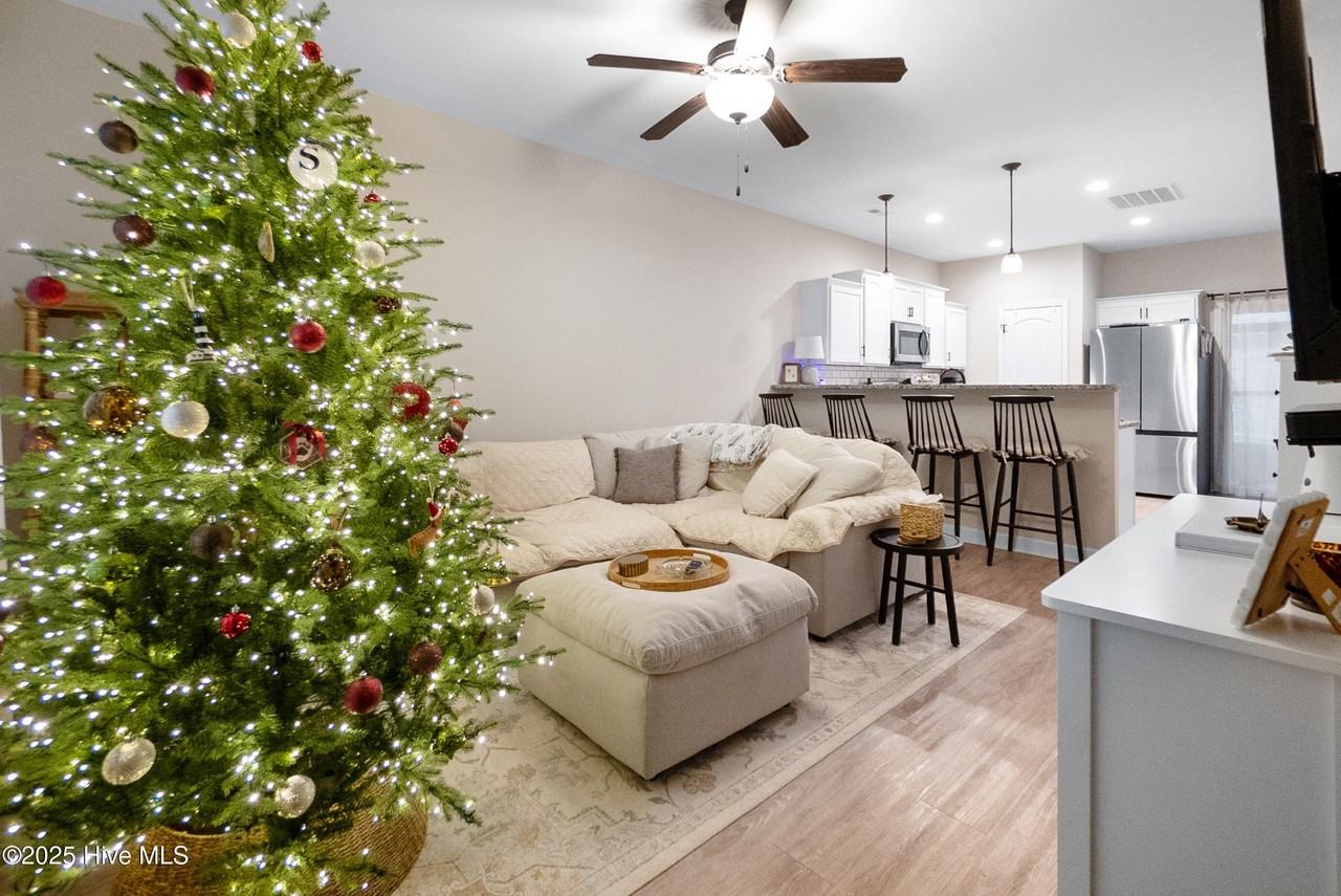 72 Catalina Cir - Photo 5 of 36