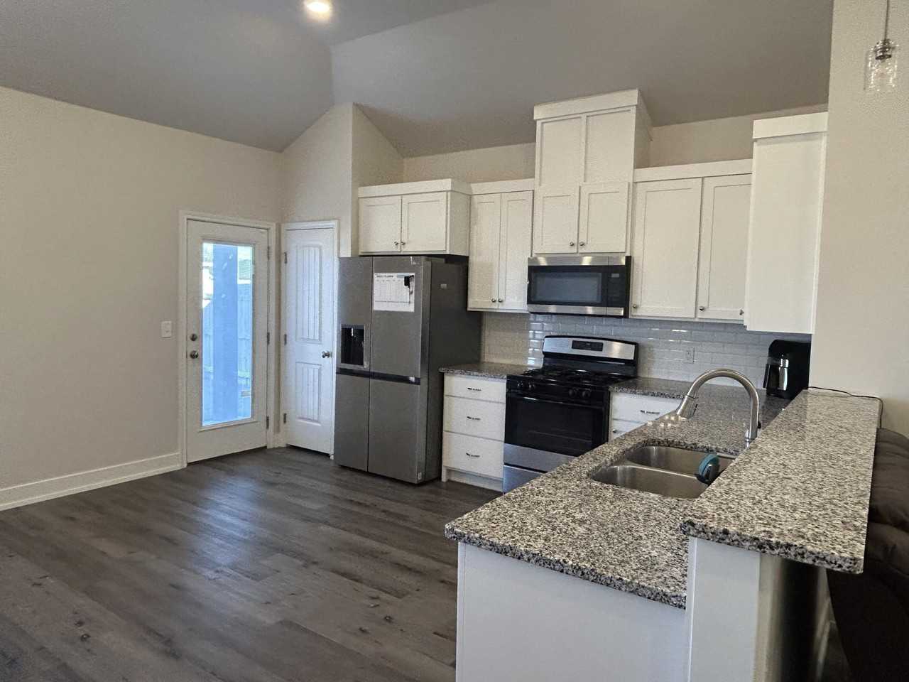 6906 18th St - Photo 6 of 14