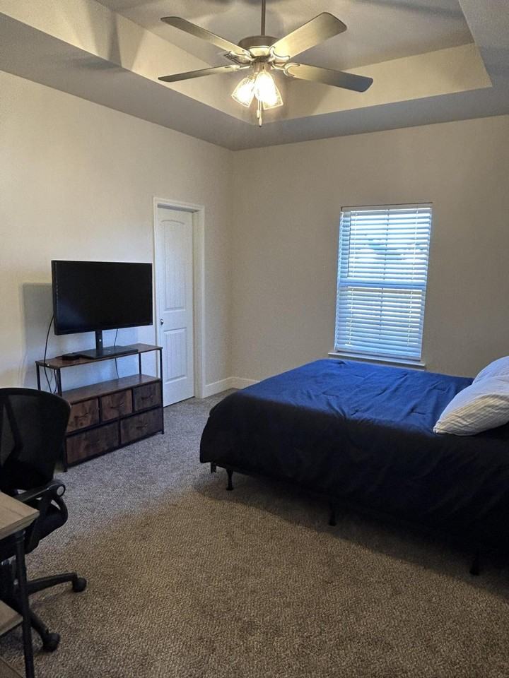 6906 18th St - Photo 7 of 14