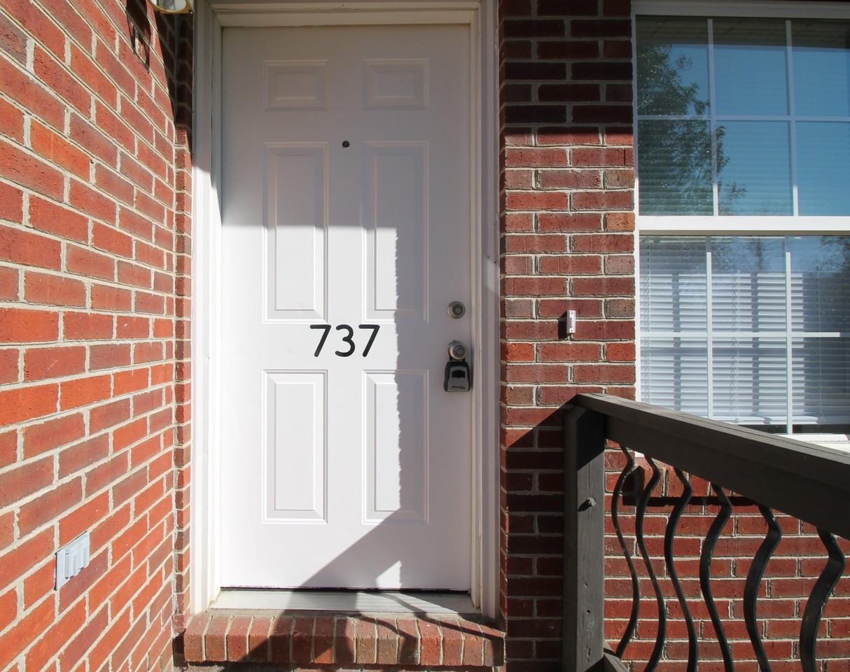 737 Cobbler Lane - Photo 3 of 14