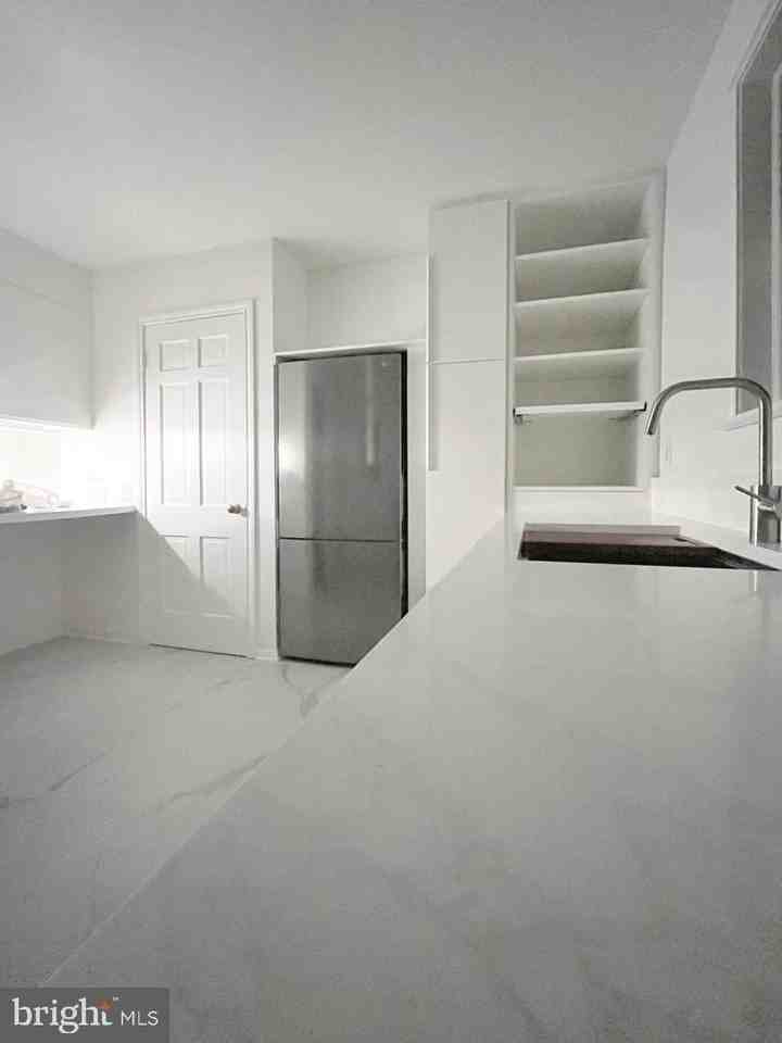 5507 Chesterbrook Rd - Photo 5 of 24