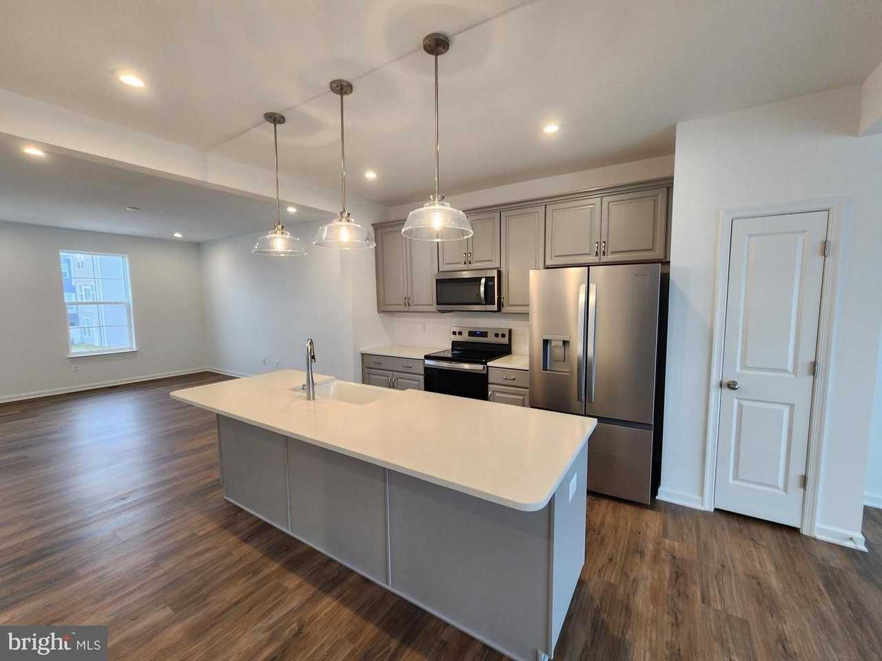 500 Husky Highway - Photo 3 of 40