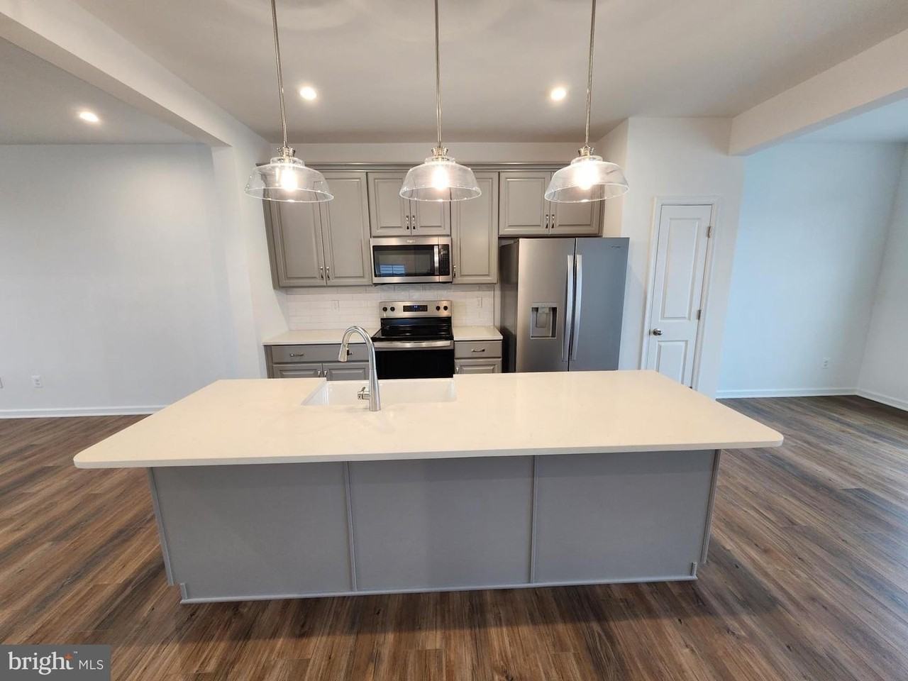 500 Husky Highway - Photo 4 of 40