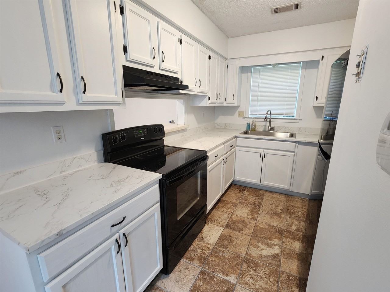 8186 Valley Ridge Trl - Photo 4 of 13