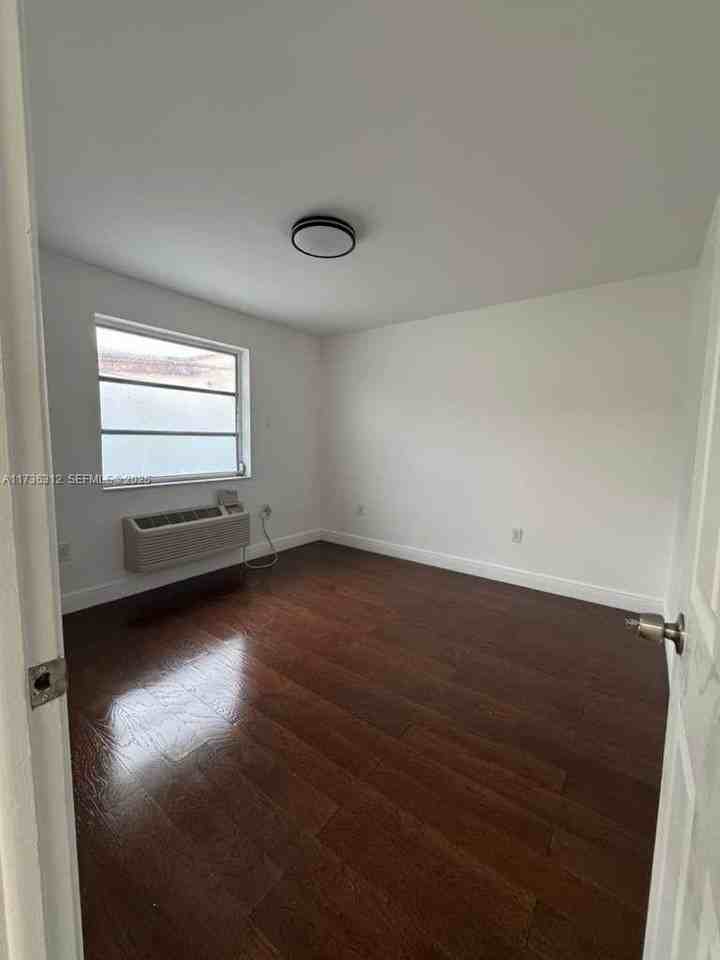 2460 Sw 36th Ave #2462 - Photo 6 of 15