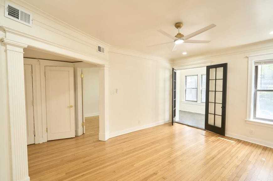 6142 South Rhodes Avenue - Photo 4 of 10