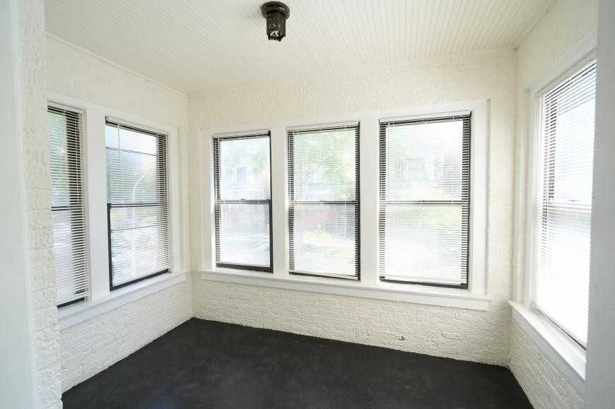 6142 South Rhodes Avenue - Photo 5 of 10